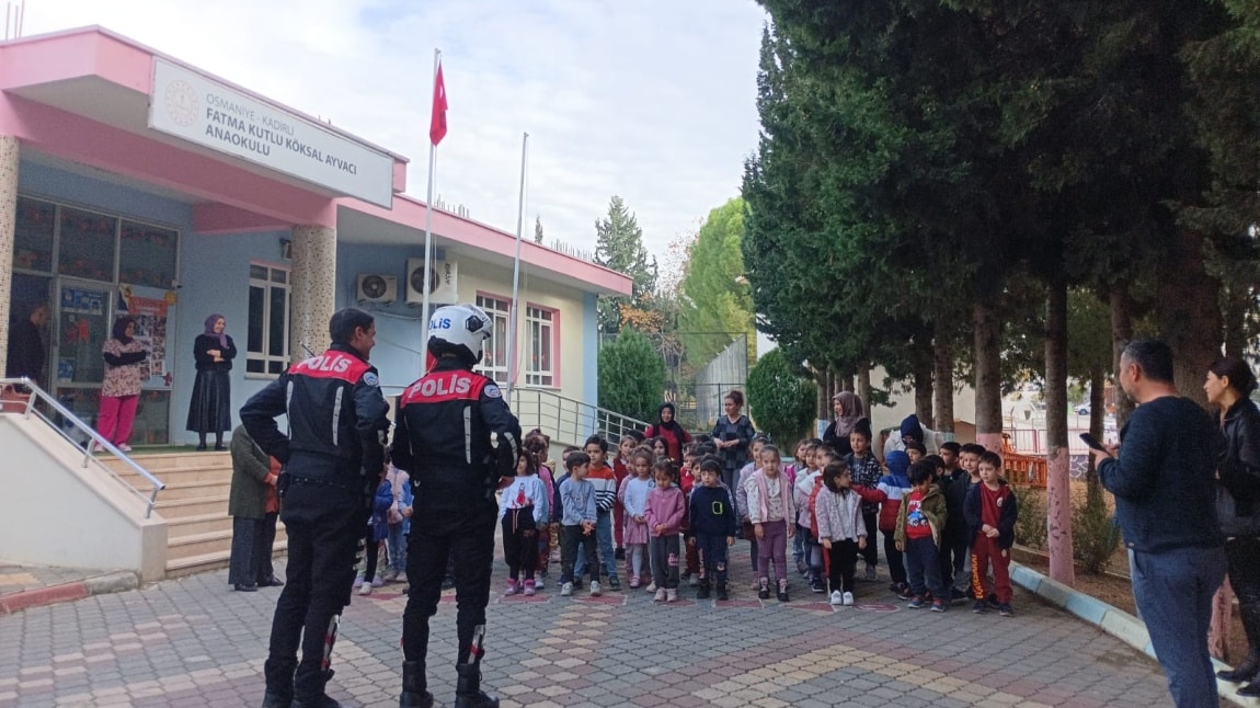 DEĞERLERİMİZLE BÜYÜYORUZ PROJESİ KAPSAMINDA POLİS VELİLERİMİZ OKULA DAVET EDİLEREK MESLEKTEKİ SORUMLULUKLARINDAN BAHSETTİLER